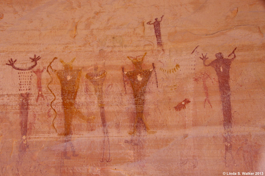 Anthropomorph pictographs, Buckhorn Wash, Utah