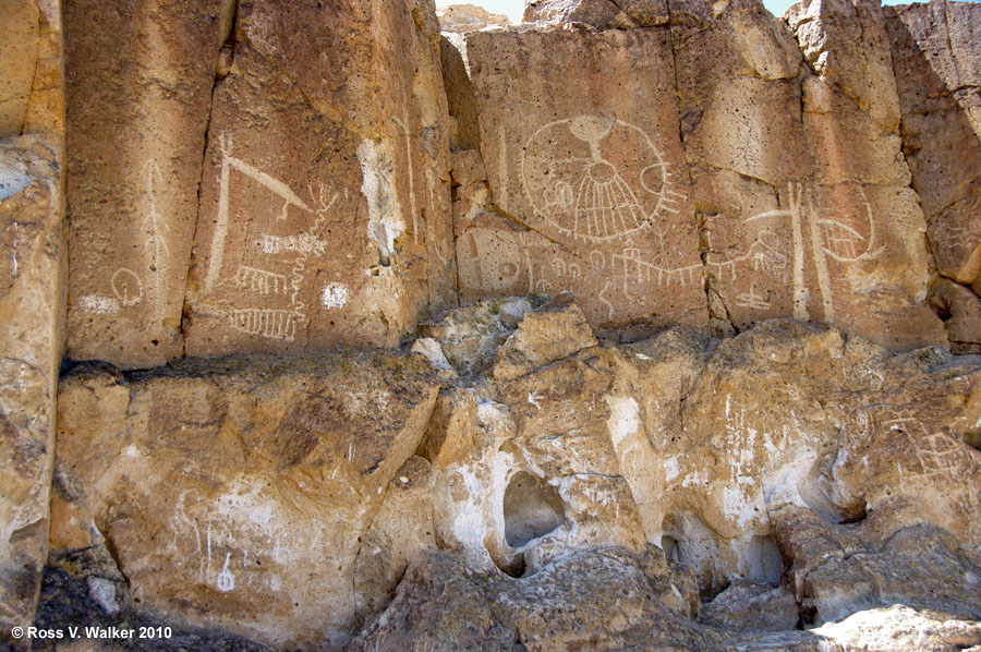 Chalfant petroglyphs - Volcanic Tablelands area, California