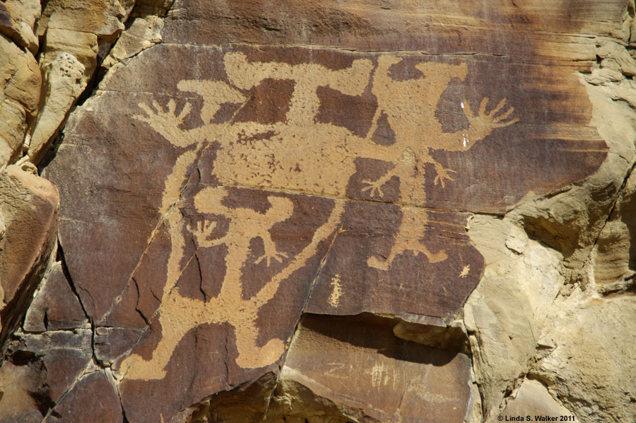Intertwined anthropomorph petroglyph, Legend Rock, Wyoming