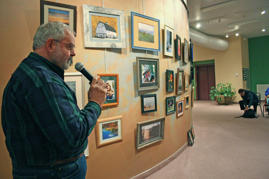 Bruce Gregory judging the photo contest at the Sharp Shooters seminar