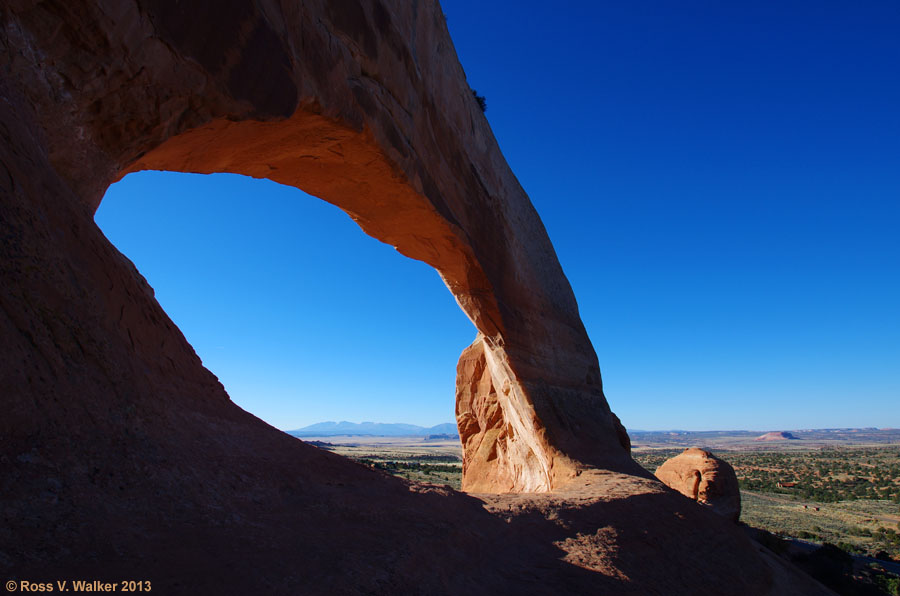 Wilson Arch, south of Moab, Utah