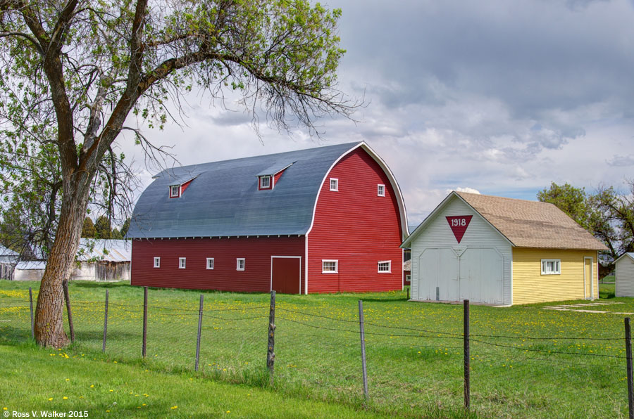 A classic arch roof barn in Bloomington, Idaho