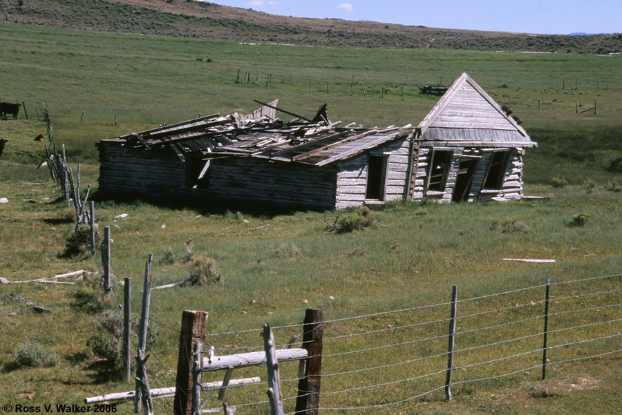 Log cabin, Piedmont, Wyoming, roof gone