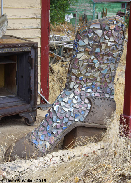 Giant art shoes decorate the town at Tuscarora, Nevada.
