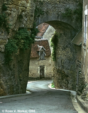 Arched street, Montresor, France