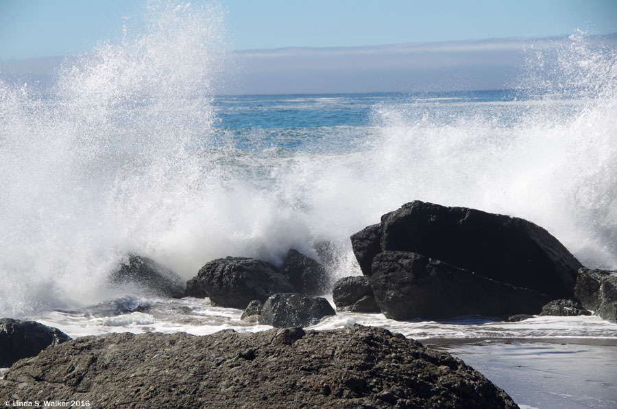 Surf on the rocks at Lone Ranch Beach, Oregon