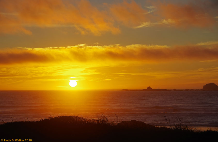 Sunset over the Pacific at Gold Beach, Oregon