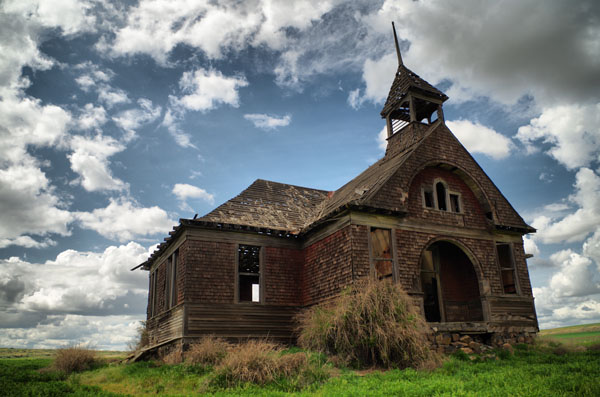 Abandoned building assignment photo