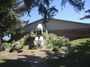 Oregon Trail Center statues
