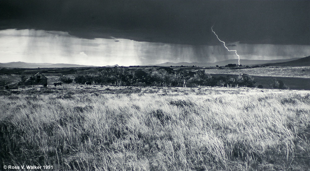 Thunderstorm near McKinnon, Wyoming