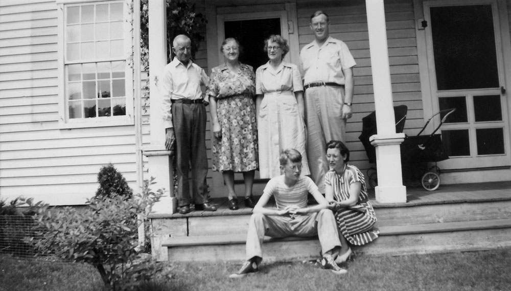 VanDervoort and Coates families, Sandy Hook, CT