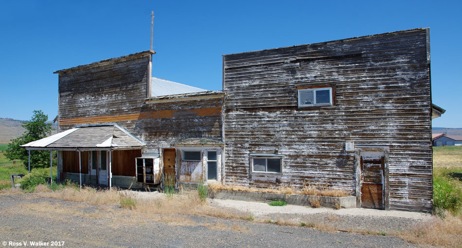 Abandoned shopping mall, Ironside Oregon