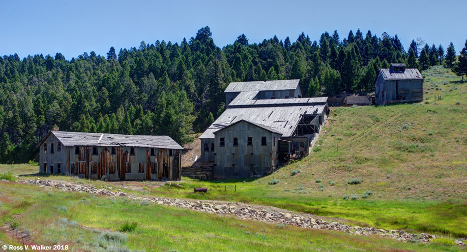 Mill and bunkhouse, Comet, Montana