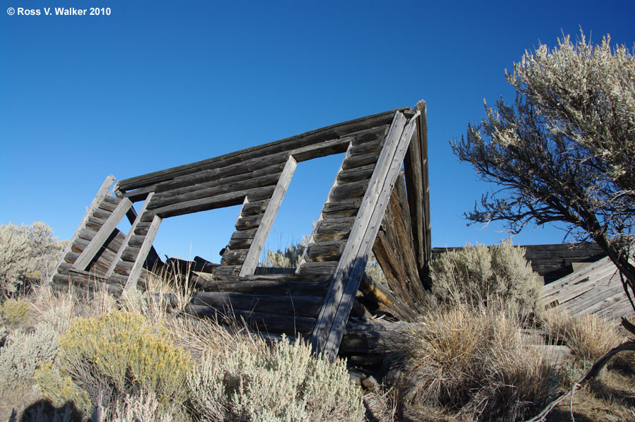 Log cabin ruins, Pacific Springs, Wyoming