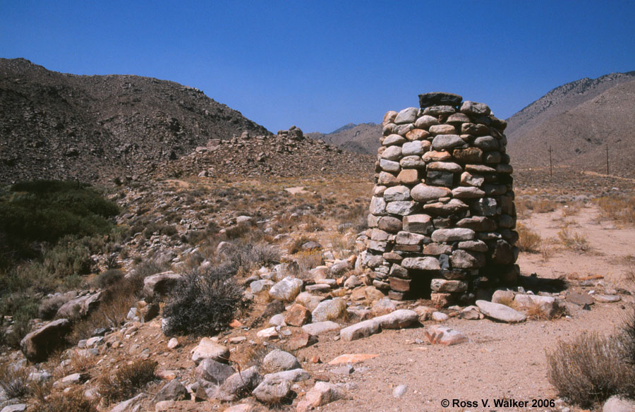 Mysterious oven, kiln, or chimney, White Mountain City, California